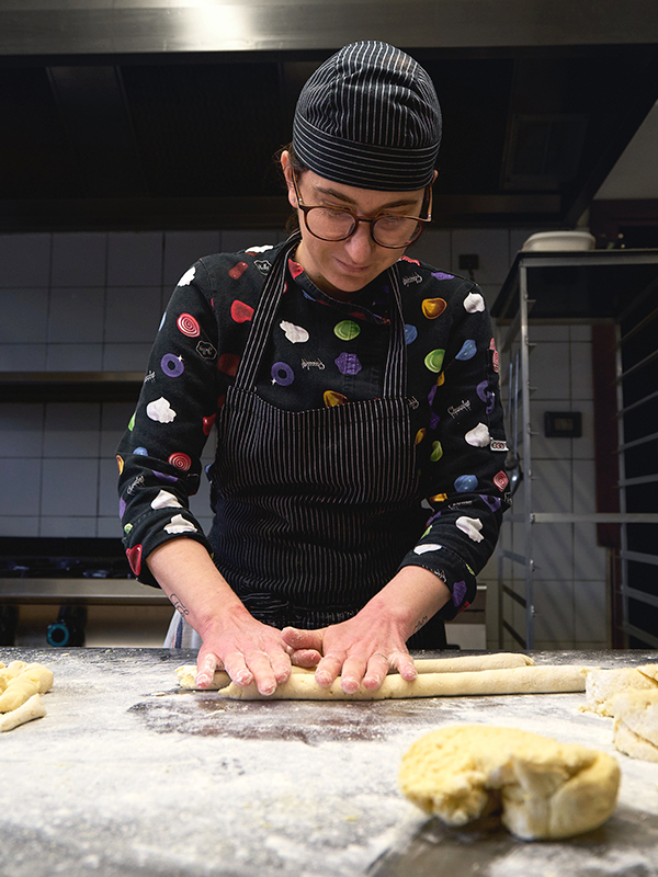 vania prepara gli gnocchi di tosella